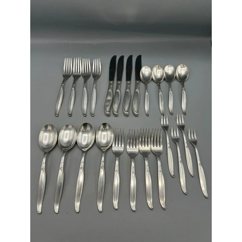 24 piece 1958 William Rogers Silver Plate Flatware SWEEP Settings for 4 People